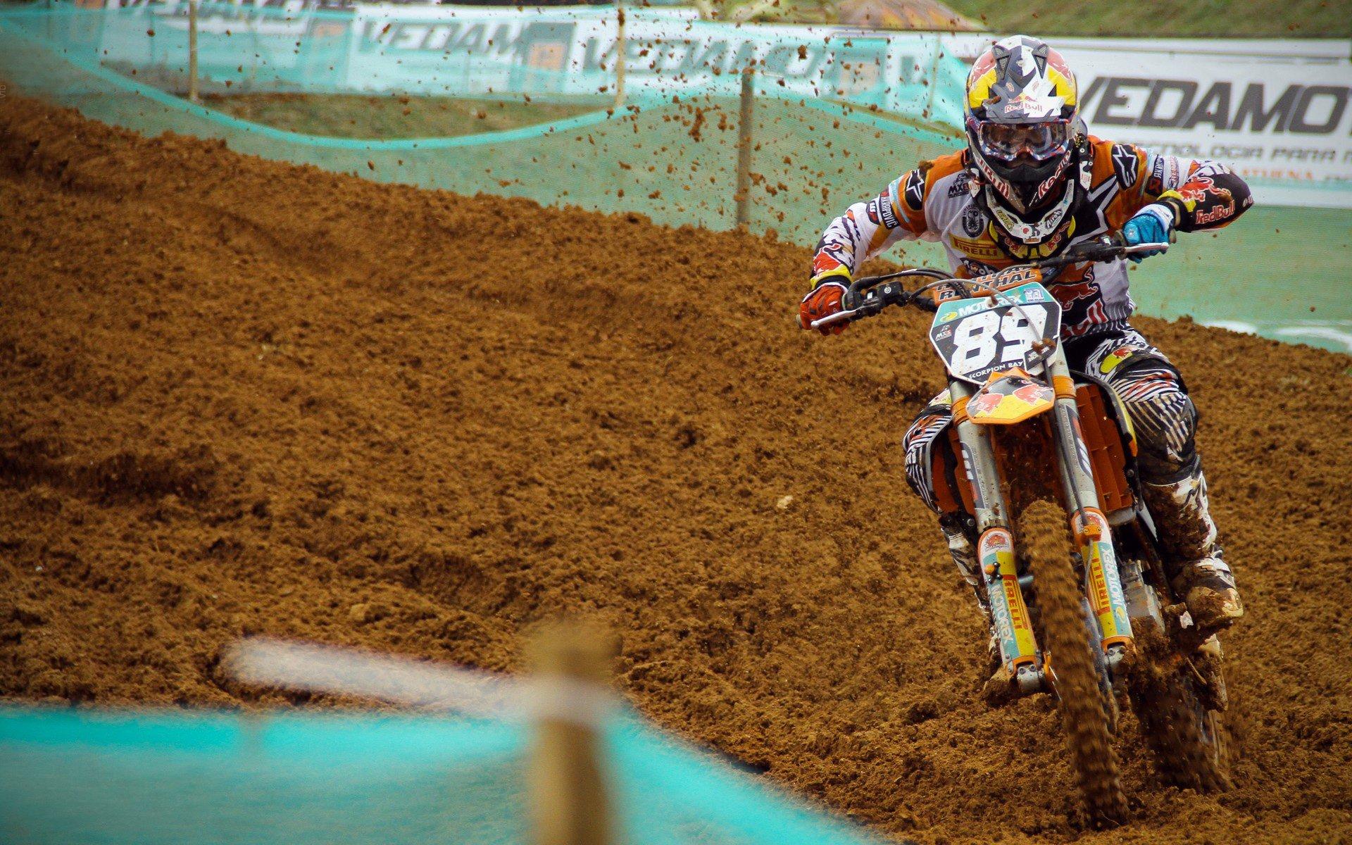 巴黎圣日耳曼历史性晋级欧冠决赛，法国足协主席盛赞非凡成就