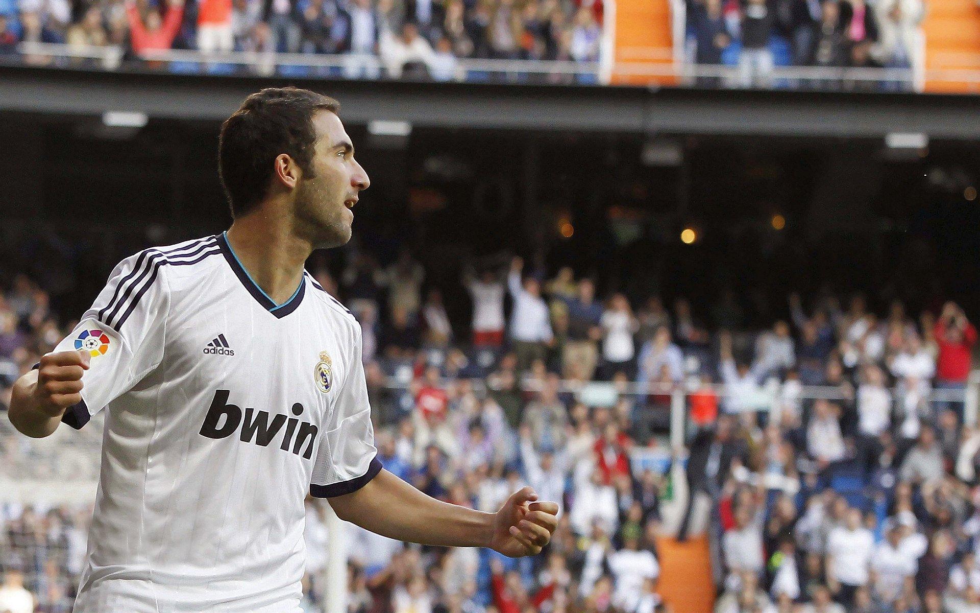 路易斯伤愈归来，斯卢茨基的锋线难题，三选二的战术博弈